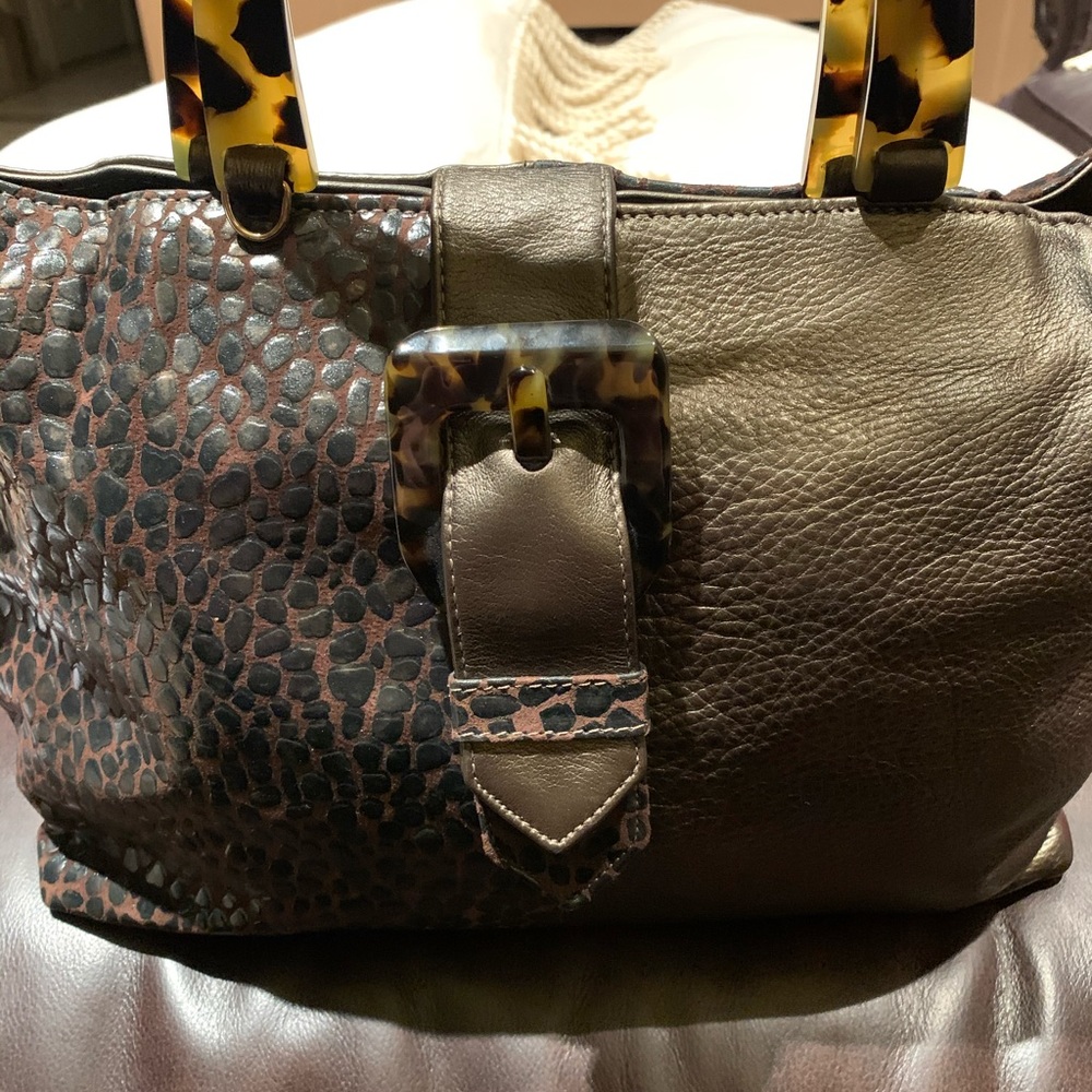 Paris Handbags, New York Genuine leather embossed handbag - Picture 3 of 13